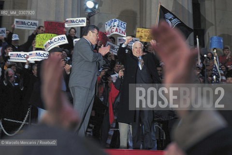 New York, 2000. Republican candidate for President of the United States John McCain during an election rally on Wall Street / Il candidato del Partito Repubblicano alla Presidenza degli Stati Uniti John McCain durante un comizio a Wall Street per la campagna elettorale - ©Marcello Mencarini/Rosebud2