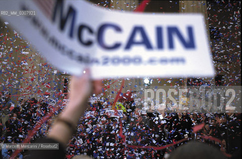 New York, 2000. Republican candidate for President of the United States John McCain and his wife Cindy Hensley McCain during an election rally on Wall Street / Il candidato del Partito Repubblicano alla Presidenza degli Stati Uniti John McCain e sua moglie Cindy Hensley McCain durante un comizio a Wall Street per la campagna elettorale - ©Marcello Mencarini/Rosebud2