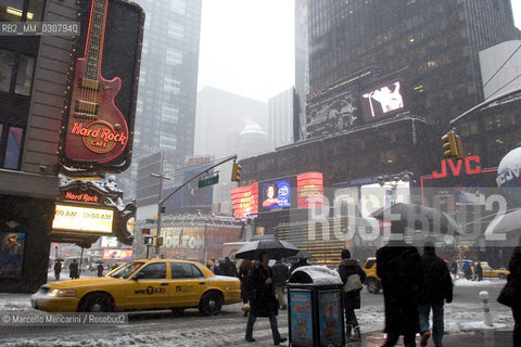 New York City, February 2008. Snow in Times Square / New York, febbraio 2008. Neve a Times Square - ©Marcello Mencarini/Rosebud2