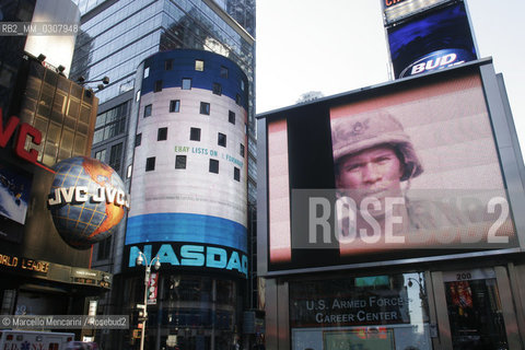 NASDAQ Market Site and Military recruiting station in Times Square,  New York City (2008) / Stazione di reclutamento militare (2008) ©Marcello Mencarini/Rosebud2