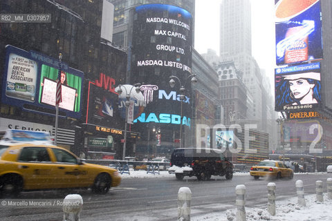 New York City, February 2008. Snow in Times Square / New York, febbraio 2008. Neve a Times Square - ©Marcello Mencarini/Rosebud2