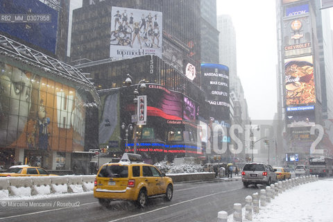 New York City, February 2008. Snow in Times Square / New York, febbraio 2008. Neve a Times Square - ©Marcello Mencarini/Rosebud2