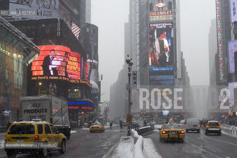 New York City, February 2008. Snow in Times Square / New York, febbraio 2008. Neve a Times Square - ©Marcello Mencarini/Rosebud2