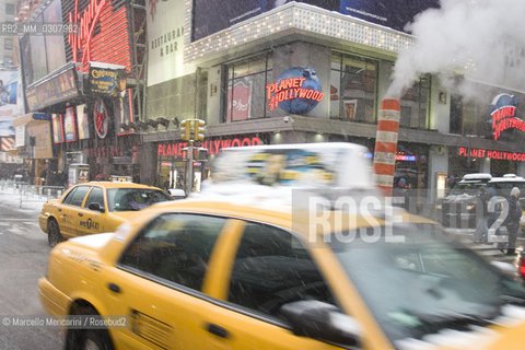 New York City, February 2008. Snow in Times Square / New York, febbraio 2008. Neve a Times Square - ©Marcello Mencarini/Rosebud2