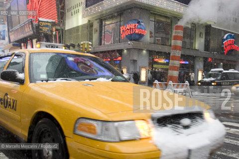 New York City, February 2008. Snow in Times Square / New York, febbraio 2008. Neve a Times Square - ©Marcello Mencarini/Rosebud2