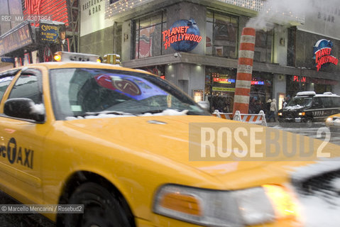 New York City, February 2008. Snow in Times Square / New York, febbraio 2008. Neve a Times Square - ©Marcello Mencarini/Rosebud2