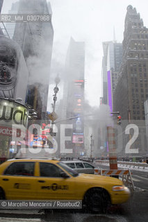 New York City, February 2008. Snow in Times Square / New York, febbraio 2008. Neve a Times Square - ©Marcello Mencarini/Rosebud2