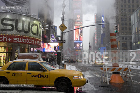 New York City, February 2008. Snow in Times Square / New York, febbraio 2008. Neve a Times Square - ©Marcello Mencarini/Rosebud2