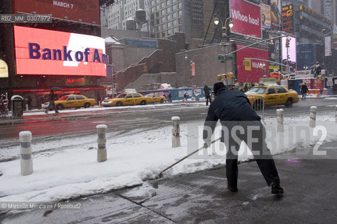 New York City, February 2008. Snow in Times Square / New York, febbraio 2008. Neve a Times Square - ©Marcello Mencarini/Rosebud2