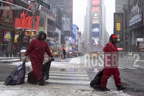 New York City, February 2008. Snow in Times Square / New York, febbraio 2008. Neve a Times Square - ©Marcello Mencarini/Rosebud2