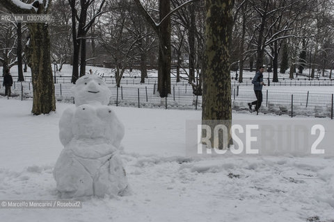 New York City, 2008. Snowman in Central Park / New York, 2008. Pupazzo di neve in Central Park - ©Marcello Mencarini/Rosebud2