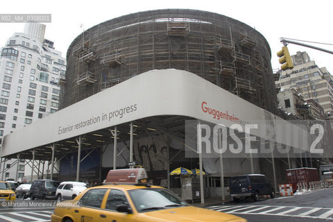 New York, February 2008. Facade of the Guggenheim Museum in restoration / New York, febbraio 2008.  Facciata del Museo Guggenheim in restauro - ©Marcello Mencarini/Rosebud2