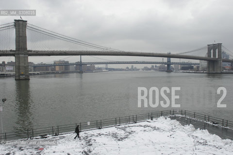 New York, February 2008. The Brooklyn Bridge (also known as the East River Bridge) seen from Seaport / Il ponte di Brooklin (o East River Bridge) visto da Seaport - ©Marcello Mencarini/Rosebud2