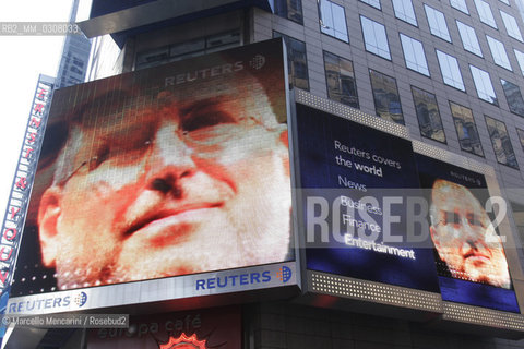 New York City, February 2008. The face of Steve Jobs - co-founder, Chairman and CEO of Apple Inc. - on the screen of the Reuters Building at Times Square / New York, 2008. La faccia di Steve Jobs - cofondatore, presidente e CEO della Apple - sullo schermo dell palazzo dellagenzia Reuters a Times Square - ©Marcello Mencarini/Rosebud2