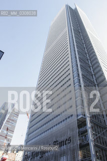 New York City, 2008. The New York Times Building by Renzo Piano. It is a skyscraper on the west side of Midtown Manhattan that was completed in 2007. Its chief tenant is The New York Times Company, publisher of the The New York Times, The Boston Globe, the International Herald Tribune, as well as other regional papers. The tower was designed by Renzo Piano Building Workshop and FXFOWLE Architects, with Gensler providing interior design / New York, 2008. Il New York Times Building progettato da Renzo Piano. E un grattacielo sul lato ovest di Midtown Manhattan, ultimato nel 2007, proprietà della New York Times Company, che è la società editrice del New York Times, dellInternational Herald Tribune, del Boston Globe e di altri giornali regionali. E stato progettato dagli studi Renzo Piano e FXFOWLE, con Gensler per il design degli interni - ©Marcello Mencarini/Rosebud2