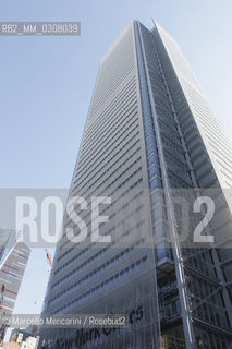 New York City, 2008. The New York Times Building by Renzo Piano. It is a skyscraper on the west side of Midtown Manhattan that was completed in 2007. Its chief tenant is The New York Times Company, publisher of the The New York Times, The Boston Globe, the International Herald Tribune, as well as other regional papers. The tower was designed by Renzo Piano Building Workshop and FXFOWLE Architects, with Gensler providing interior design / New York, 2008. Il New York Times Building progettato da Renzo Piano. E un grattacielo sul lato ovest di Midtown Manhattan, ultimato nel 2007, proprietà della New York Times Company, che è la società editrice del New York Times, dellInternational Herald Tribune, del Boston Globe e di altri giornali regionali. E stato progettato dagli studi Renzo Piano e FXFOWLE, con Gensler per il design degli interni - ©Marcello Mencarini/Rosebud2