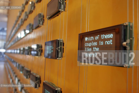 New York City, February 2008. “Moveable Type”,  an installation by Ben Rubin and Mark Hansen in the lobby of The New York Times Building designed by architect Renzo Piano / New York, 2008. Linstallazione Moveable Type, opera di Ben Rubin e Mark Hansen, nellatrio del New York Times Building progettato da Renzo Piano - ©Marcello Mencarini/Rosebud2