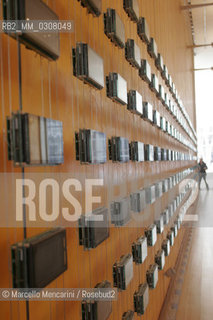 New York City, February 2008. “Moveable Type”,  an installation by Ben Rubin and Mark Hansen in the lobby of The New York Times Building designed by architect Renzo Piano / New York, 2008. Linstallazione Moveable Type, opera di Ben Rubin e Mark Hansen, nellatrio del New York Times Building progettato da Renzo Piano - ©Marcello Mencarini/Rosebud2