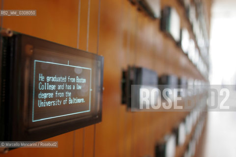 New York City, February 2008. “Moveable Type”,  an installation by Ben Rubin and Mark Hansen in the lobby of The New York Times Building designed by architect Renzo Piano / New York, 2008. Linstallazione Moveable Type, opera di Ben Rubin e Mark Hansen, nellatrio del New York Times Building progettato da Renzo Piano - ©Marcello Mencarini/Rosebud2