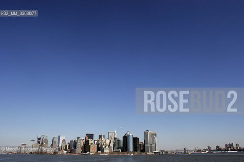 New York, 2008. Lower Manhattan skyline view from the ferry to Liberty Island (2008) / New York, 2008. Skyline di Lower Manhattan dal battello verso Liberty Island - ©Marcello Mencarini/Rosebud2