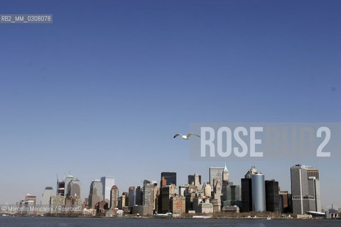 New York, 2008. Lower Manhattan skyline view from the ferry to Liberty Island (2008) / New York, 2008. Skyline di Lower Manhattan dal battello verso Liberty Island - ©Marcello Mencarini/Rosebud2