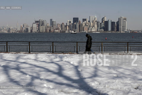 New York City, 2008. Lower Manhattan skyline seen from Liberty Island / New York, 2008. Lo skyline di Lower Manhattan visto da Liberty Island - ©Marcello Mencarini/Rosebud2