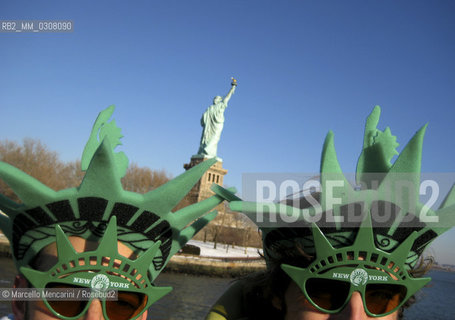 New York City, 2008. Statue of liberty masks / New York, 2008. Maschere da Statua della libertà - ©Marcello Mencarini/Rosebud2