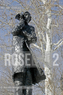 New York City, 2008. The five founders of the Statue of Liberty: 4 - Statue of Edouard Rene de Laboulaye by Phillip Ratner at Liberty Island. Edouard Rene de Laboulaye concieved the idea of the Statue of Liberty. He was the founder of the Union Franco-Americaine (Franco-American Union), the association that gifted the statue to the United States /  New York, 2008. I cinque artefici della Statua della Libertà: 4- Statua di Edouard Rene de Laboulaye opera di Philip Ratner a Liberty Island. Fu Edouard Rene de Laboulaye ad avere lidea di erigere la Statua della Libertà. Era il presidente dellUnione Franco-Americana che donò la statua agli Stati Uniti - ©Marcello Mencarini/Rosebud2
