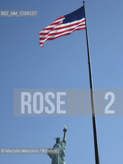 New York City, Liberty Island, 2008. Statue of Liberty and american flag / New York, Liberty Island, 2008. Statua della Libertà e bandiera americana - ©Marcello Mencarini/Rosebud2
