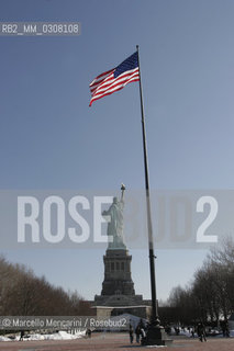 New York City, Liberty Island, 2008. Statue of Liberty and american flag / New York, Liberty Island, 2008. Statua della Libertà e bandiera americana - ©Marcello Mencarini/Rosebud2