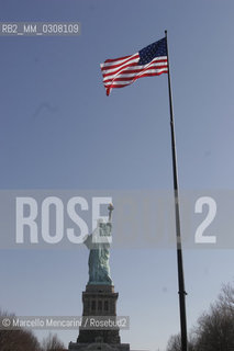 New York City, Liberty Island, 2008. Statue of Liberty and american flag / New York, Liberty Island, 2008. Statua della Libertà e bandiera americana - ©Marcello Mencarini/Rosebud2