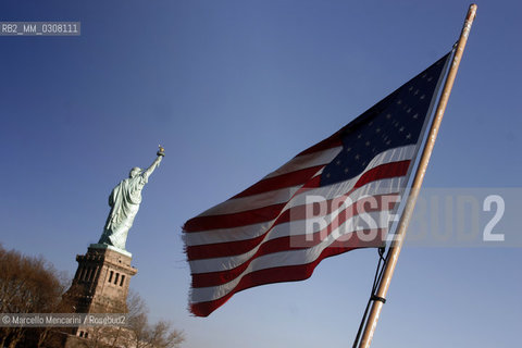 New York City, Liberty Island, 2008. Statue of Liberty and american flag / New York, Liberty Island, 2008. Statua della Libertà e bandiera americana - ©Marcello Mencarini/Rosebud2