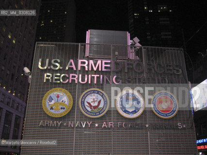 New York City, 2008. Military recruiting station in Times Square, / New York, 2008. Stazione di reclutamento militare - ©Marcello Mencarini/Rosebud2