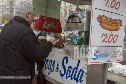 New York City, 2008. Hot dog stand / New York City, 2008. Chiosco di hot dog - ©Marcello Mencarini/Rosebud2
