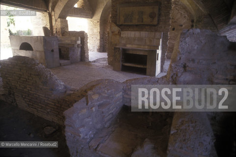 ANCIENT OSTIA, Thermopolium, an ancient Roman bar with a marble counter and a fresco depicting the fruit and foodstuffs that were sold there / OSTIA ANTICA, Termopolio, antico bar con bancone di marmo e affreschi che rappresentavano la frutta e gli alimenti in vendita lì) - ©Marcello Mencarini/Rosebud2