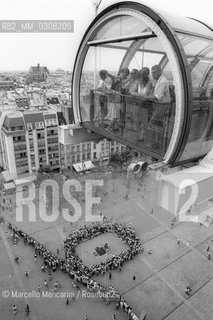 Paris, 1989. Square of the Centre Pompidou viewed from above / Parigi, 1989. Piazza del Centre Pompidou vista dallalto - ©Marcello Mencarini/Rosebud2