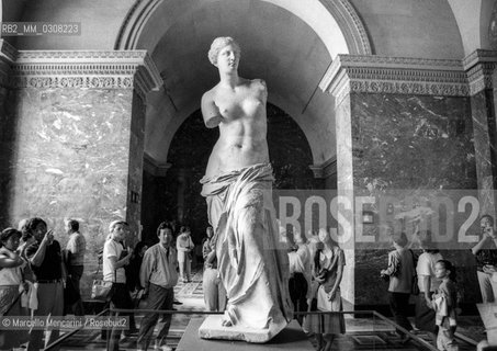 Paris, 1989. Venus de Milo in the Louvre Museum / Parigi, 1989. La Venere di Milo al Museo del Louvre - ©Marcello Mencarini/Rosebud2