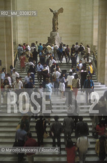 Paris, 1989. The Winged Victory of Samothrace, also called the Nike of Samothrace, in the Louvre Museum / Parigi, 1989. la Nike di Samotracia nel museo del Louvre - ©Marcello Mencarini/Rosebud2