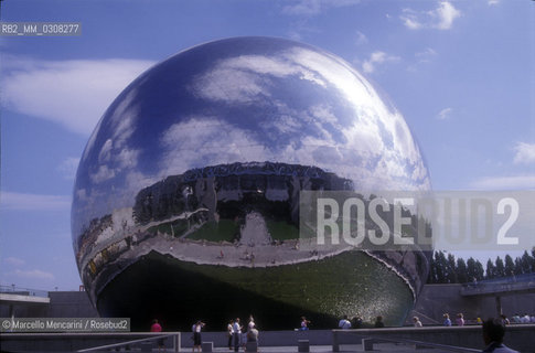 Paris, Parc de la Villette, 1989. La Géode / Parigi, Parc de la Villette, 1989. La Géode - ©Marcello Mencarini/Rosebud2
