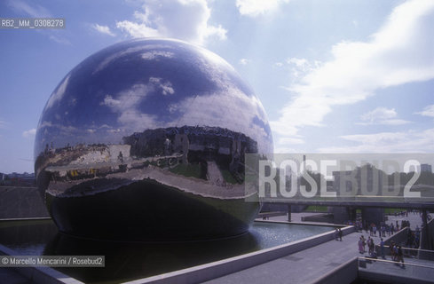 Paris, Parc de la Villette, 1989. La Géode / Parigi, Parc de la Villette, 1989. La Géode - ©Marcello Mencarini/Rosebud2