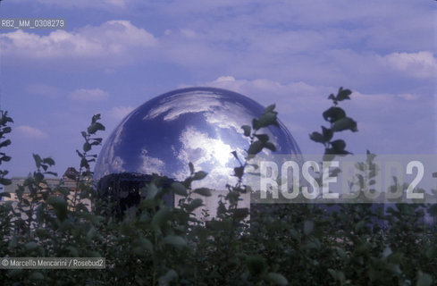 Paris, Parc de la Villette, 1989. La Géode / Parigi, Parc de la Villette, 1989. La Géode - ©Marcello Mencarini/Rosebud2