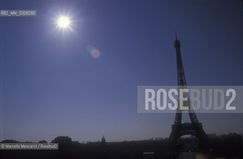 Paris, 1989. The Eiffel Tower / Parigi, 1989. La Torre Eiffel - ©Marcello Mencarini/Rosebud2