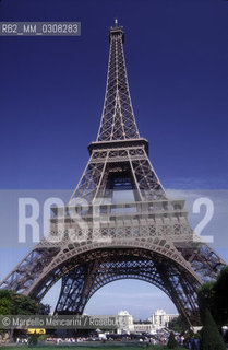 Paris, 1989. The Eiffel Tower / Parigi, 1989. La Torre Eiffel - ©Marcello Mencarini/Rosebud2