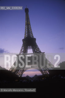 Paris, 1989. The Eiffel Tower / Parigi, 1989. La Torre Eiffel - ©Marcello Mencarini/Rosebud2