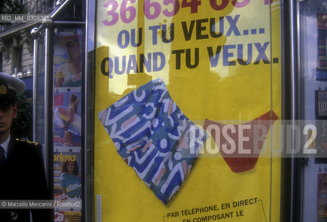 Paris, 1989. A sex line advertising / Parigi, 1989. Pubblicità di una hot line - ©Marcello Mencarini/Rosebud2