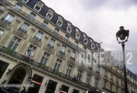 Parigi, 1995. Facade of the Scribe Hotel, where there was the Lumières first public film screening on 28 December 1895 / Parigi, 1995. Facciata dellHotel Scribe, dove i fratelli Lumière fecero la prima proiezione pubblica di un film il 28 dicembre 1895 - ©Marcello Mencarini/Rosebud2