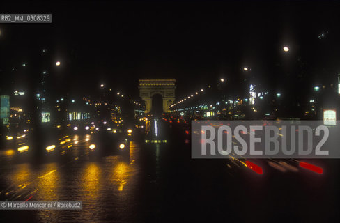 Paris, about 1995. Champs Elysées / Parigi, 1995 circa. Champs Elysées  - ©Marcello Mencarini/Rosebud2
