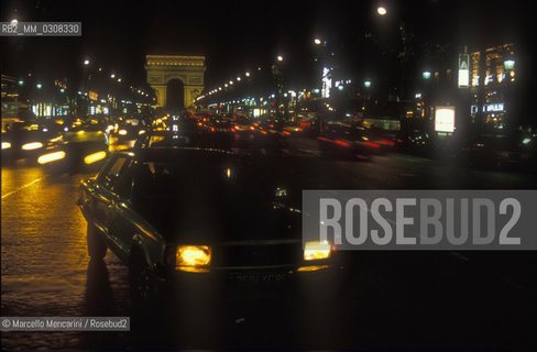 Paris, about 1995. Champs Elysées / Parigi, 1995 circa. Champs Elysées  - ©Marcello Mencarini/Rosebud2