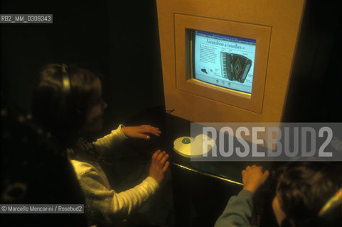 Paris, Centre Pompidou-Beaubourg, 1995. Cité de la musique,  electronic documentation center / Parigi, Centre Pompidou-Beaubourg. Cité de la musique, centro di documentazione elettronica - ©Marcello Mencarini/Rosebud2