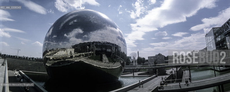 Paris, Parc de la Villette, 1989. La Géode / Parigi, Parc de la Villette, 1989. La Géode - ©Marcello Mencarini/Rosebud2